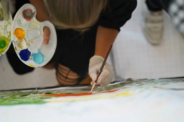 Desenho Mão Com Tintas Sobre Tela Aulas Desenho Escola Arte — Fotografia de Stock