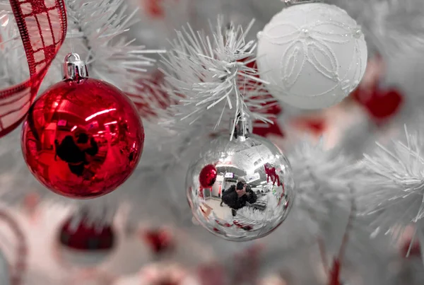 Beautiful Christmas Red Silver Balls White Christmas Tree Decorations Form — Stock Photo, Image