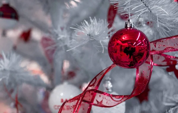 Beautiful Christmas Red Silver Balls White Christmas Tree Decorations Form — Stock Photo, Image
