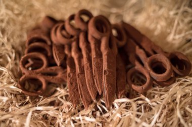 Çikolatadan yapılmış araç figürleri Lviv, Ukrayna 'dan satın almak için çok popüler..