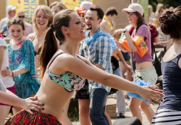 Polish students dance zumba class — Stock Photo, Image