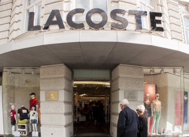 Lacoste mağazası