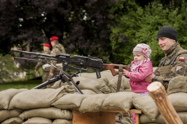 Child with machine gun clipart