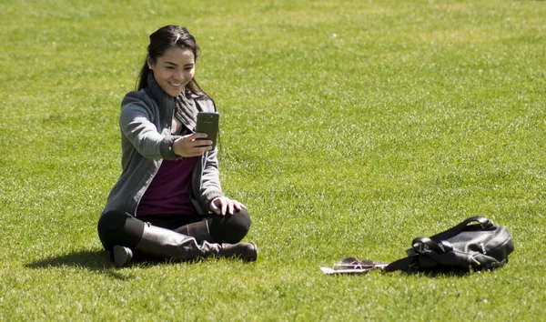 Asian girl taking selfie photo — Stock Photo, Image