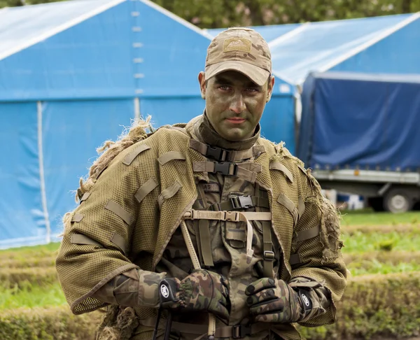 Soldado en camuflaje — Foto de Stock