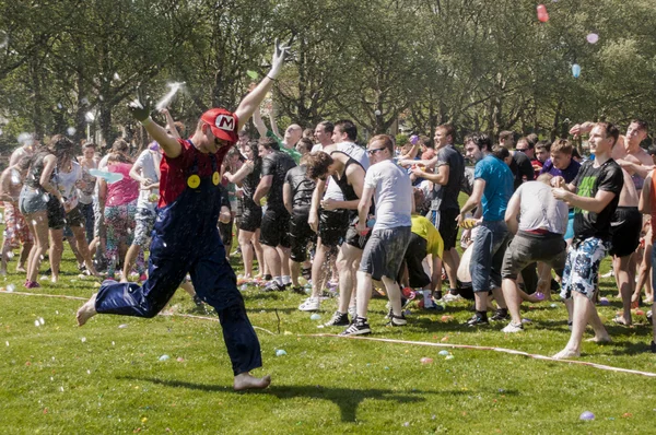 Epic water baloon battle — Stock Photo, Image