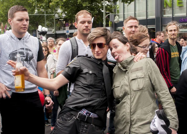 Participantes não identificados durante o desfile do orgulho gay — Fotografia de Stock