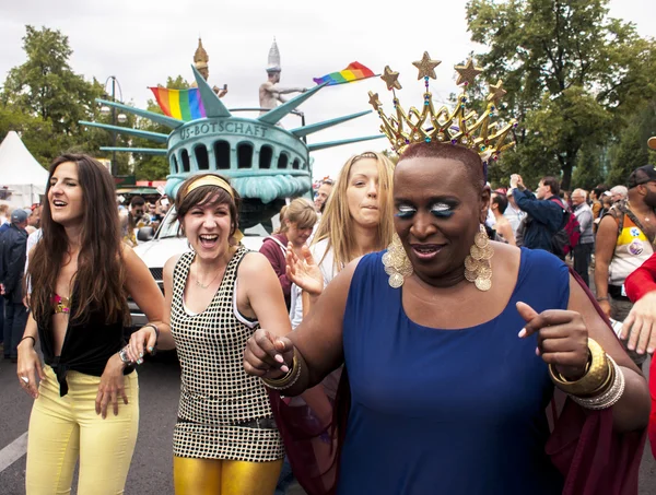 Elaborately dressed participants during gay pride parade — Stock Photo, Image