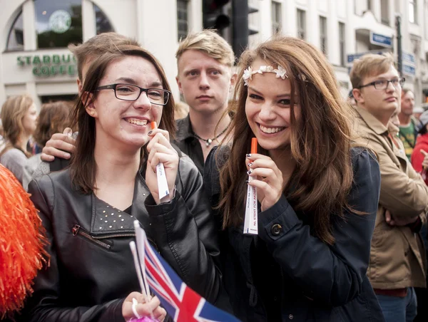 Unidentified young girls during Gay pride parade — Stock Photo, Image