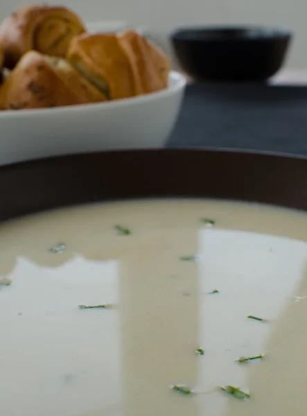 Sopa de patata con bollos de ajo —  Fotos de Stock