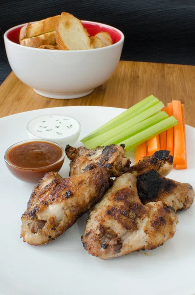 Sayap ayam panggang dengan saus — Stok Foto