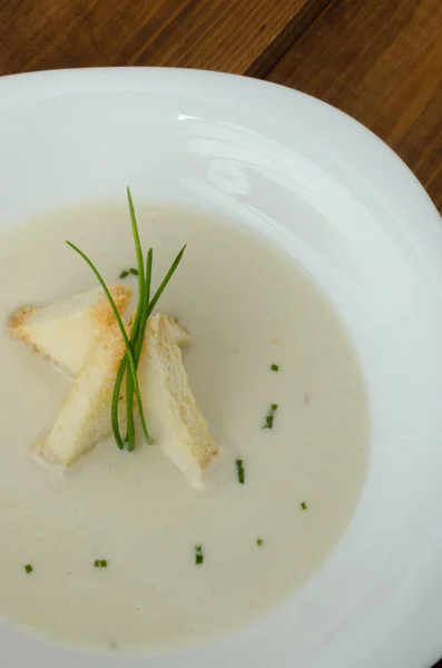 Sopa de puerro con tostadas —  Fotos de Stock