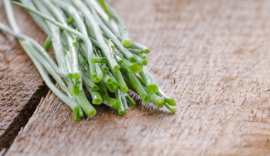 otlar ve özellikle Frenk soğanı