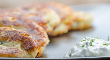 kızarmış patates ile bıçaklamak dip soslu krep