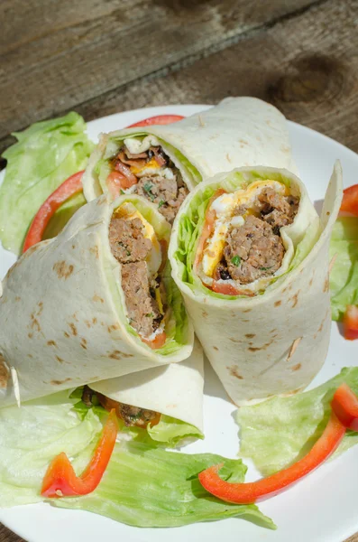 Tortilla con carne, huevos y tocino — Foto de Stock