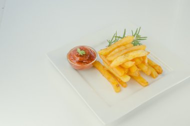 Ketçaplı patates kızartması.