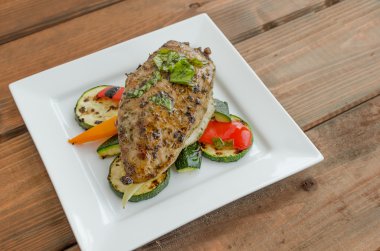 kavrulmuş sebze ızgara hindi