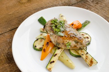 kavrulmuş sebze ızgara hindi