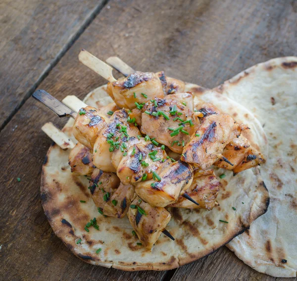 Espetos de frango grelhados — Fotografia de Stock