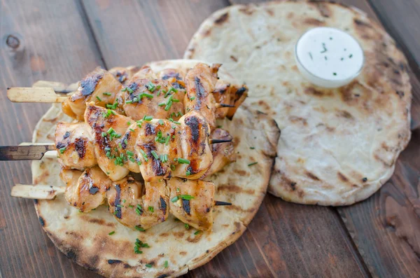 Gegrillte Hühnerspieße — Stockfoto