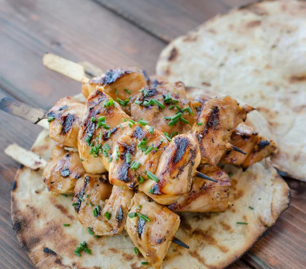 Spiedini di pollo alla griglia — Foto Stock