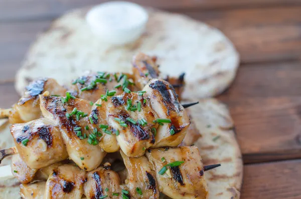 Grilled chicken skewers — Stock Photo, Image