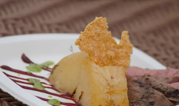 Nueces de ternera a la parrilla con fondant — Foto de Stock