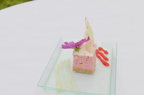 Raspberry cheesecake, biscuits — Stock Photo, Image