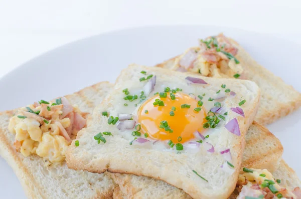 Fried egg inside toast, scrambled eggs — Stock Photo, Image