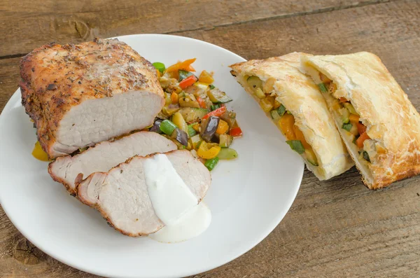 Varkensrollade op de grill — Stockfoto