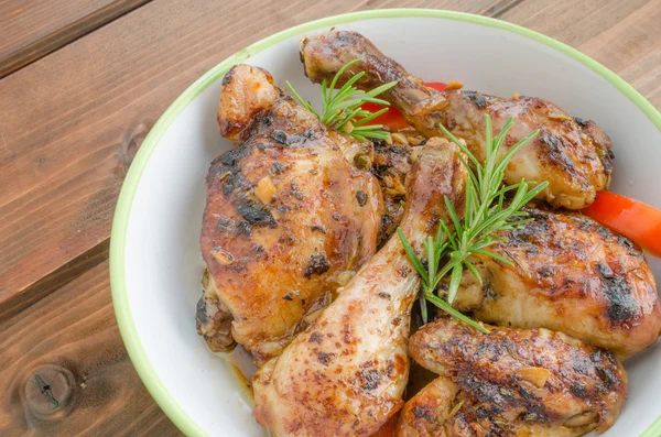 Baked chicken with thyme — Stock Photo, Image