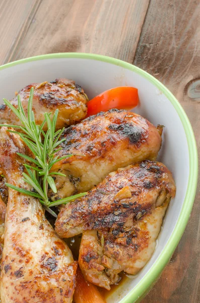 Baked chicken with thyme — Stock Photo, Image