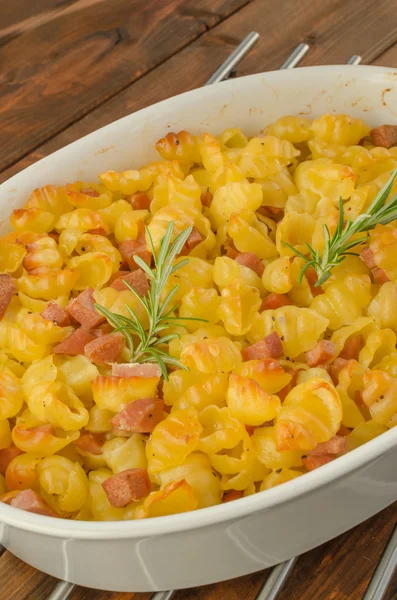 Paked pasta with ham, eggs — Stock Photo, Image