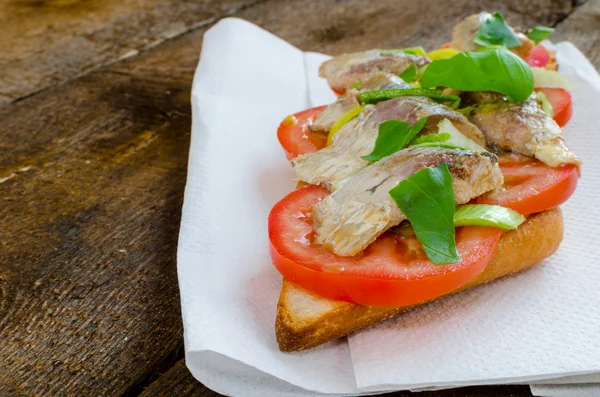 Bruschetta s rajčaty, sardinky — Stock fotografie