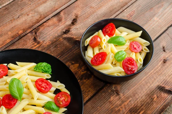 Pasta with tamato and basil — Stock Photo, Image