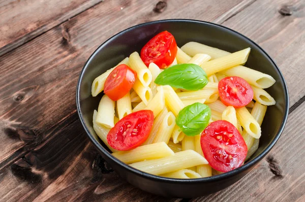 Pasta with tamato and basil — Stock Photo, Image