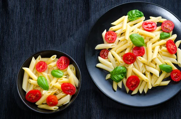 Pasta with tamato and basil — Stock Photo, Image