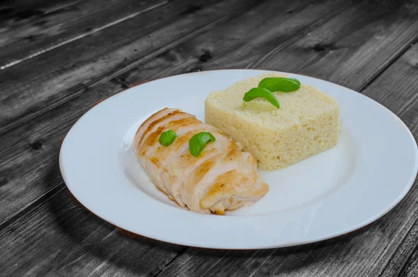 Grilled chicken breast with couscous and basil — Stock Photo, Image