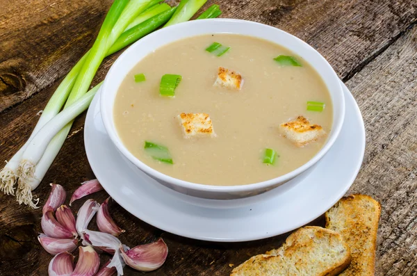 Soup garlic with toasted croutons — Stock Photo, Image