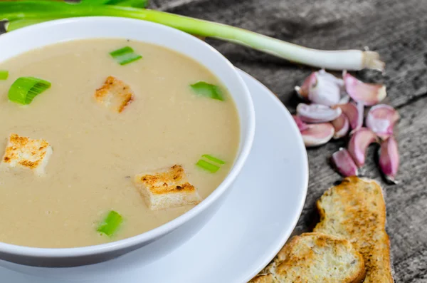 Soup garlic with toasted croutons — Stock Photo, Image
