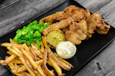 Balık ve cips ev yapımı mayonez