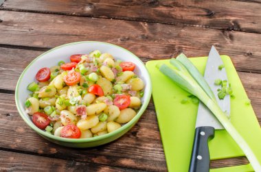 Kara Orman jambon ile gnocchi makarna