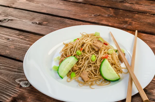 Chinese noodles with chicken — Stock Photo, Image