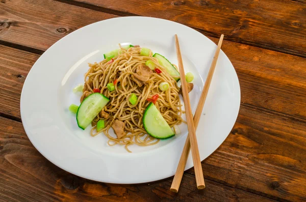 Chinese noodles with chicken — Stock Photo, Image