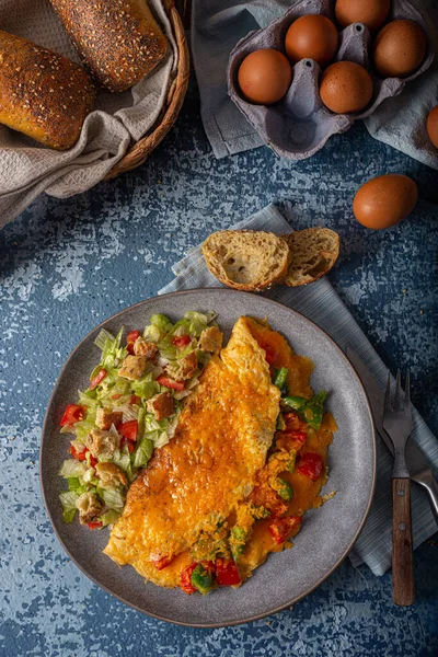 Deliciosa Omelete Bio Ovos Com Pimentas Cheddar — Fotografia de Stock