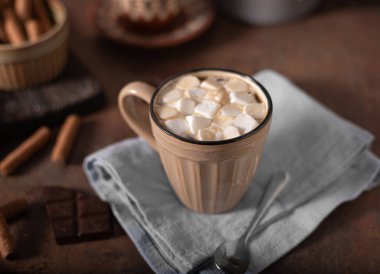 Çikolatalı lezzetli ve basit bir içecek.