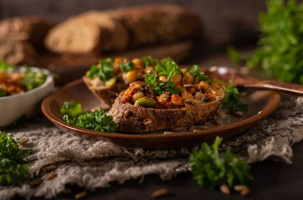 Comida Fresca Saudável Húmus Picante Com Pão — Fotografia de Stock