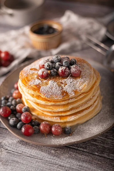 Frittelle Americane Con Bacche Sciroppo Acero — Foto Stock