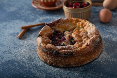 Taze böğürtlenli ve limonlu lezzetli turta