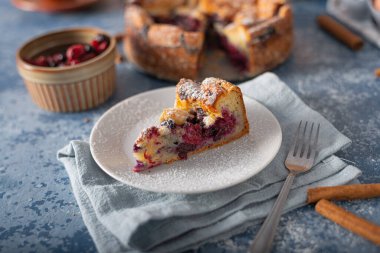 Taze böğürtlenli ve limonlu lezzetli turta